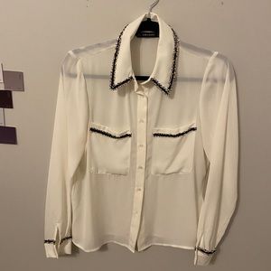 Ecru blouse with details on collar and wrist size Small